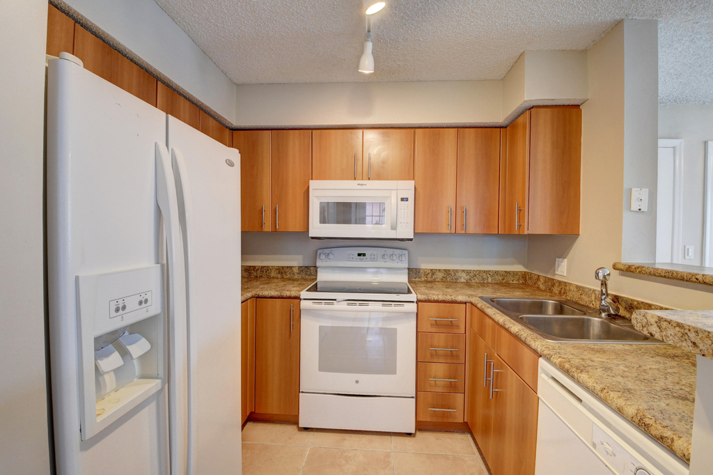 1365 Crystal Way - Photo 3