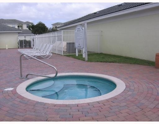 2080 Greenview Shores Boulevard - Photo 11