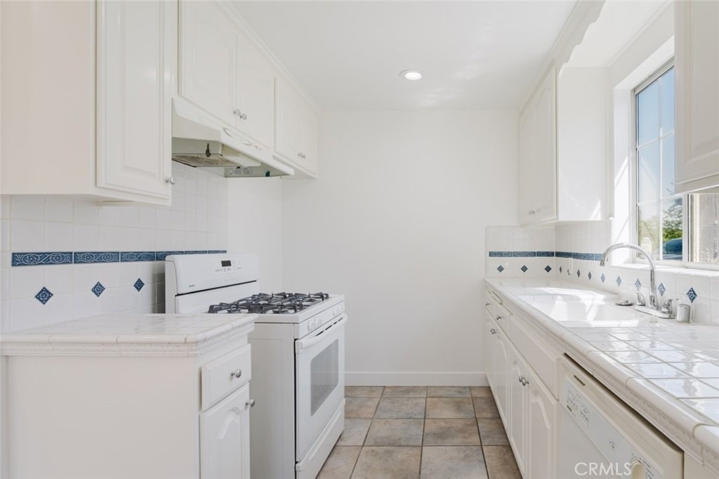 7737 Cleon Avenue - Photo 28
