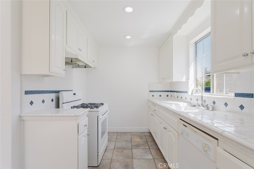 7737 Cleon Avenue - Photo 21