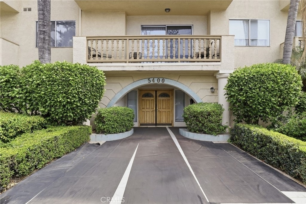 5400 Lindley Avenue - Photo 1