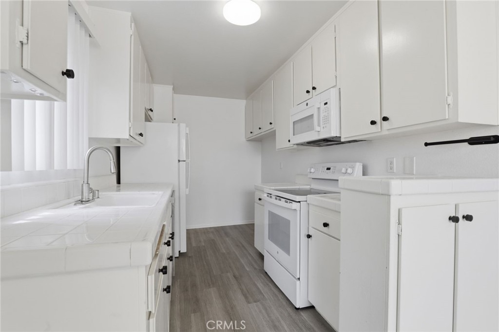 5400 Lindley Avenue - Photo 10