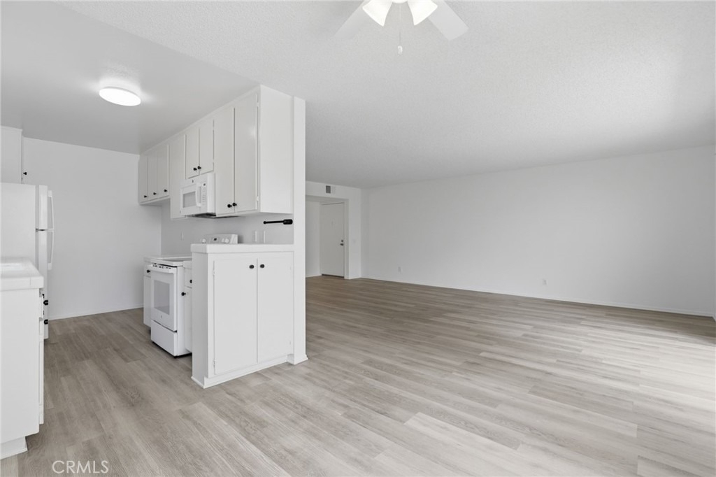 5400 Lindley Avenue - Photo 9