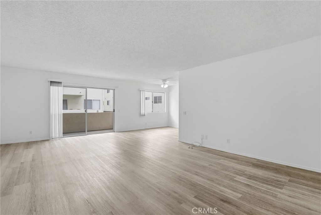 5400 Lindley Avenue - Photo 2
