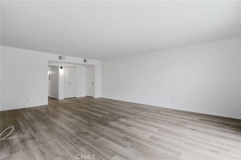 5400 Lindley Avenue - Photo 6