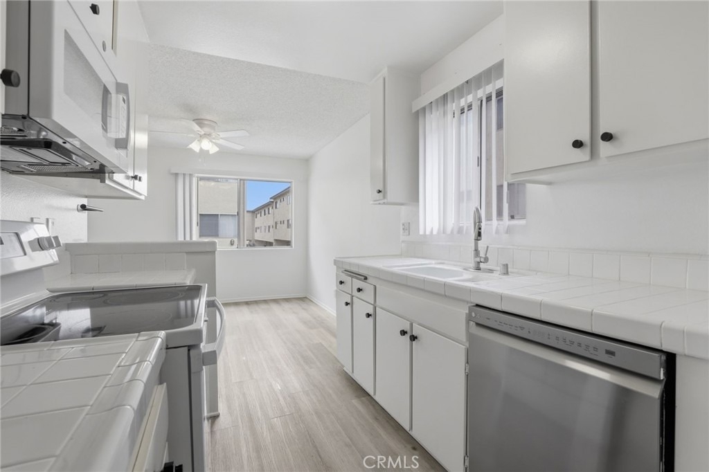 5400 Lindley Avenue - Photo 11