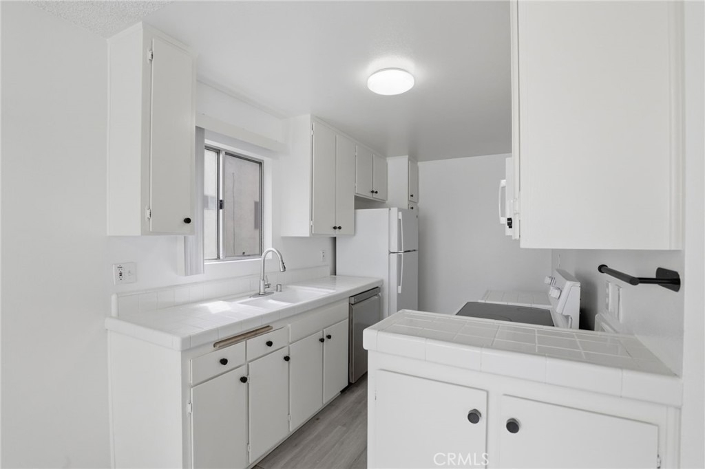 5400 Lindley Avenue - Photo 12