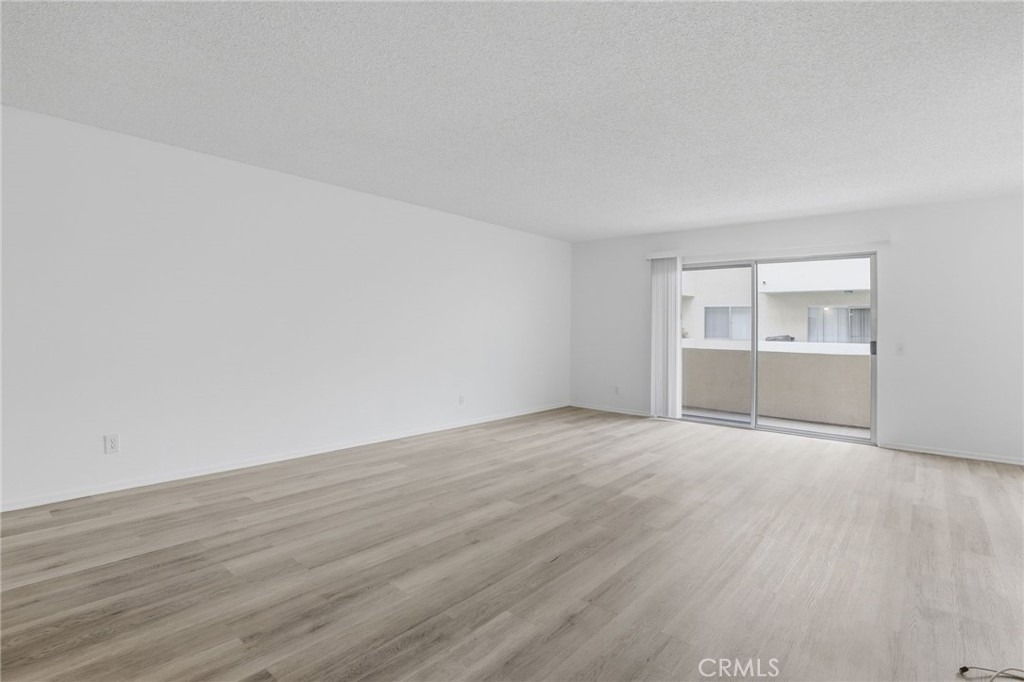 5400 Lindley Avenue - Photo 4