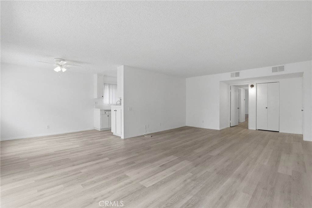 5400 Lindley Avenue - Photo 5