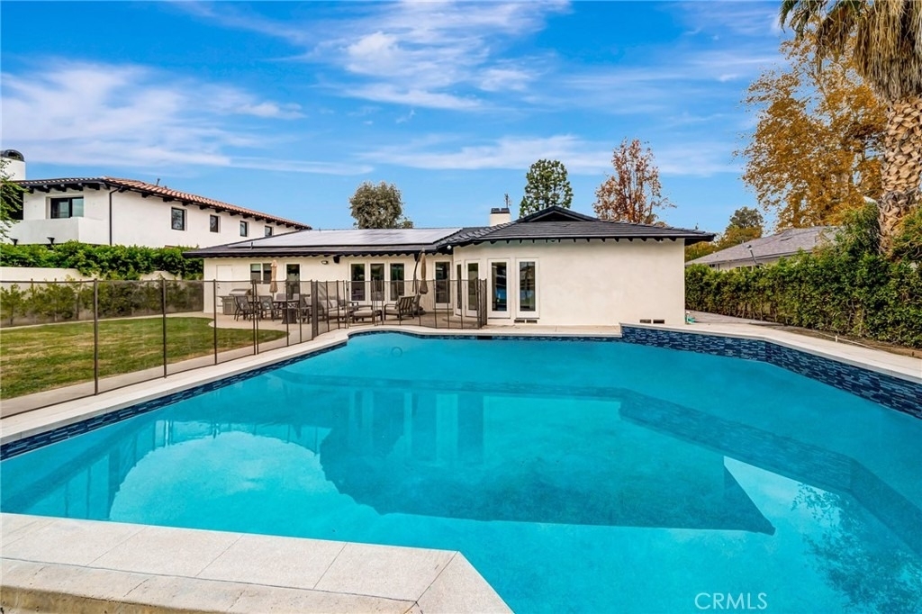 22914 Calvert Street - Photo 67