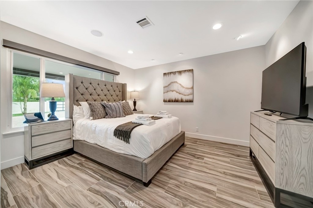 22914 Calvert Street - Photo 31