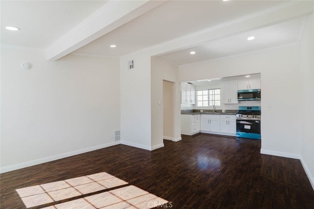 7945 Woodman Avenue - Photo 4