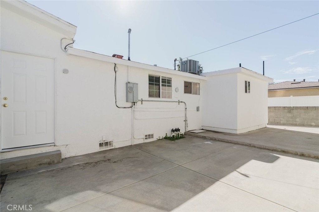 7945 Woodman Avenue - Photo 20