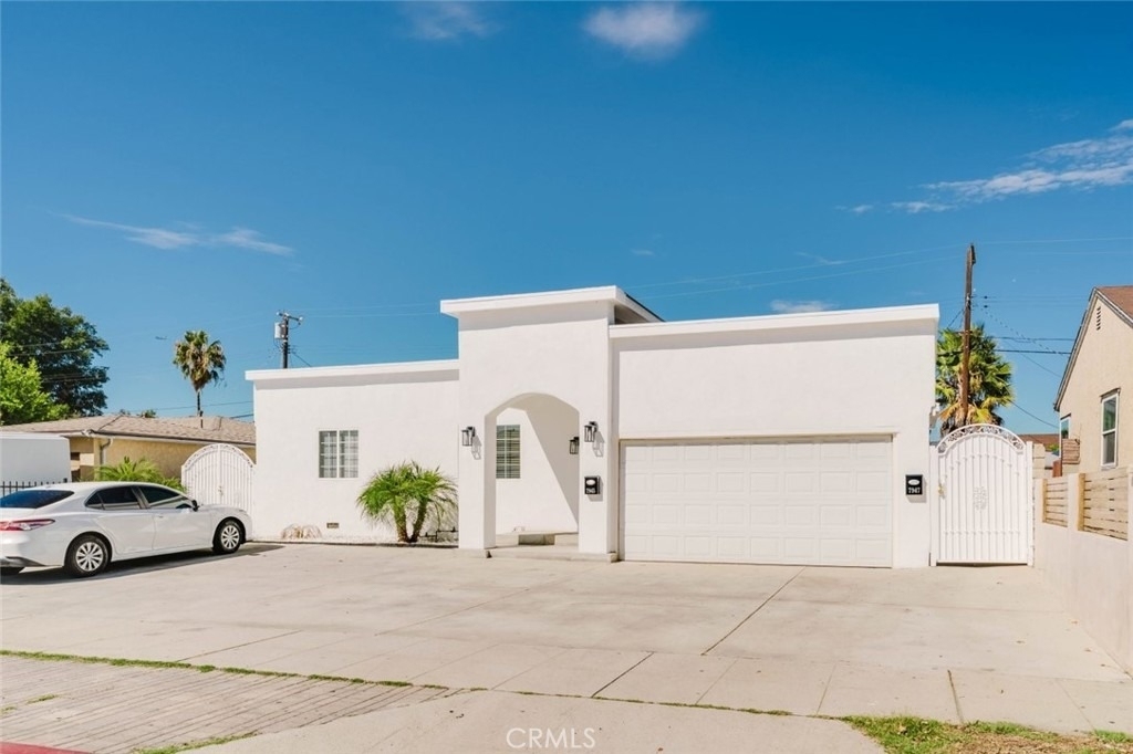 7945 Woodman Avenue - Photo 2