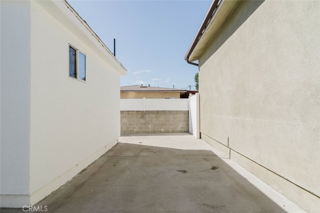 7945 Woodman Avenue - Photo 23