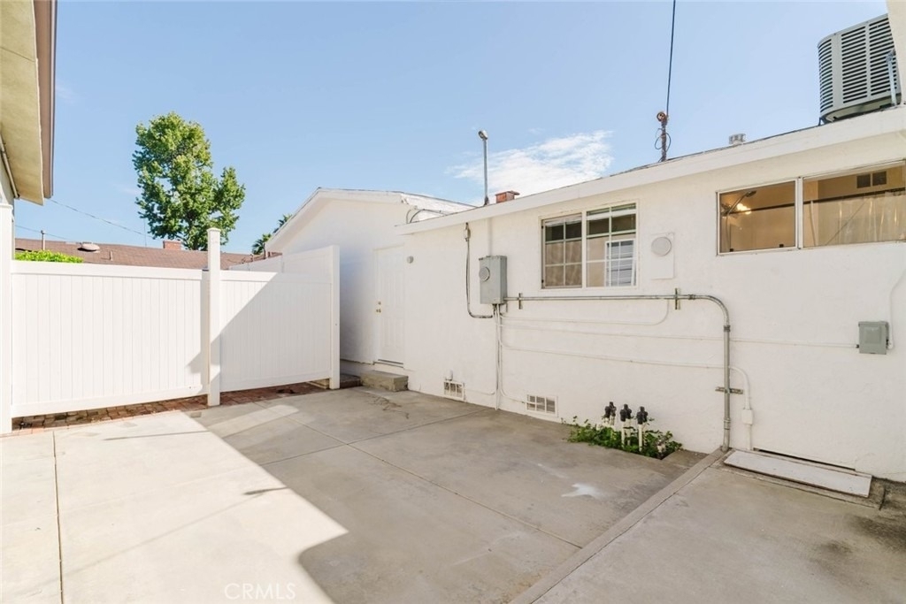 7945 Woodman Avenue - Photo 21