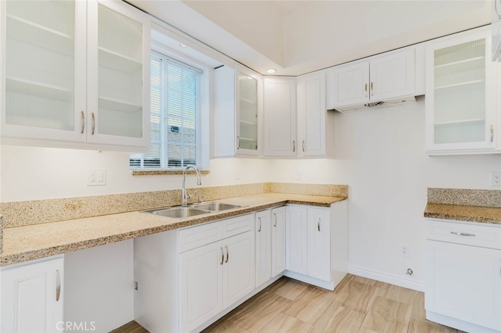 7947 Woodman Avenue - Photo 10