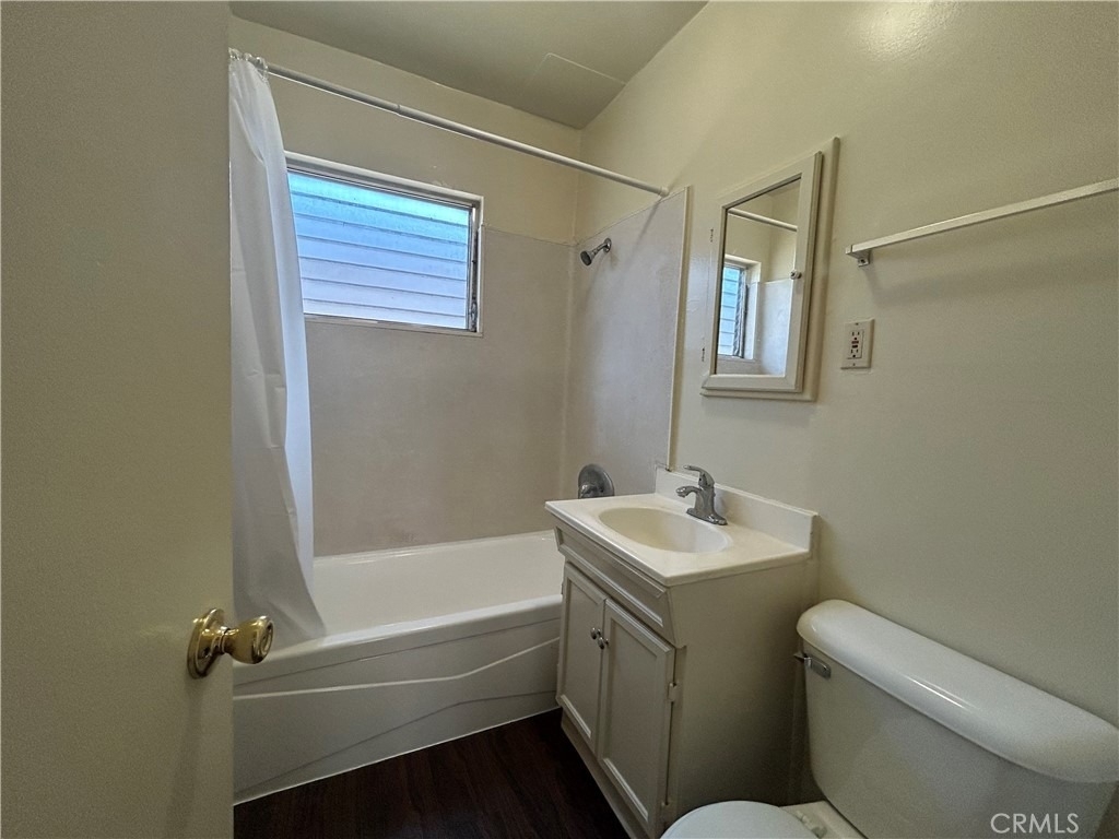 327 W Carson Street - Photo 2