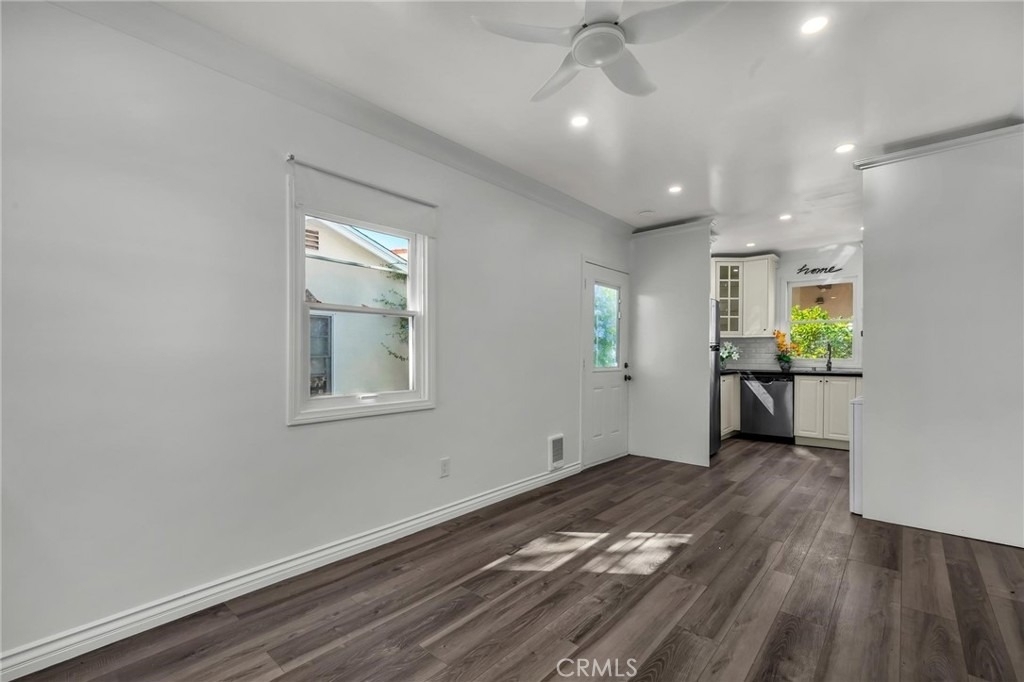 501 Ave B - Photo 3