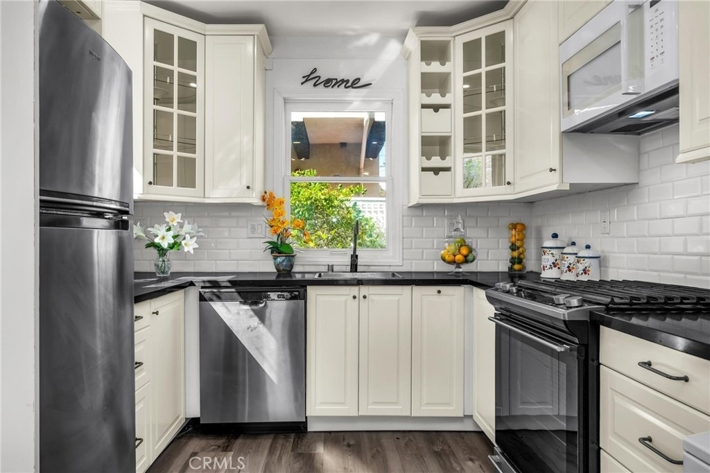 501 Ave B - Photo 6