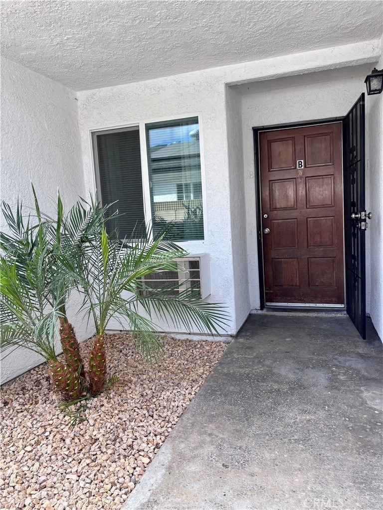 840 Anaheim - Photo 1