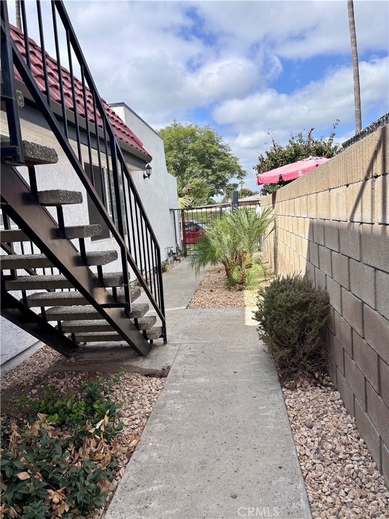 840 Anaheim - Photo 3