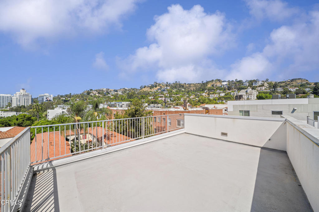 1345 Havenhurst - Photo 14