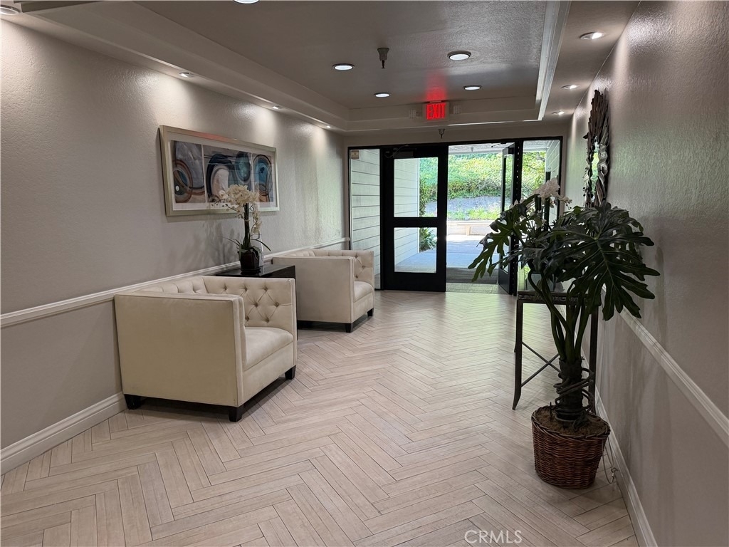 280 Cagney - Photo 0