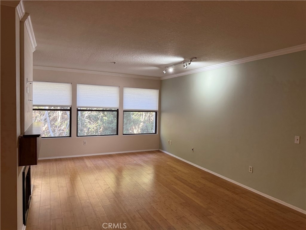 280 Cagney - Photo 2