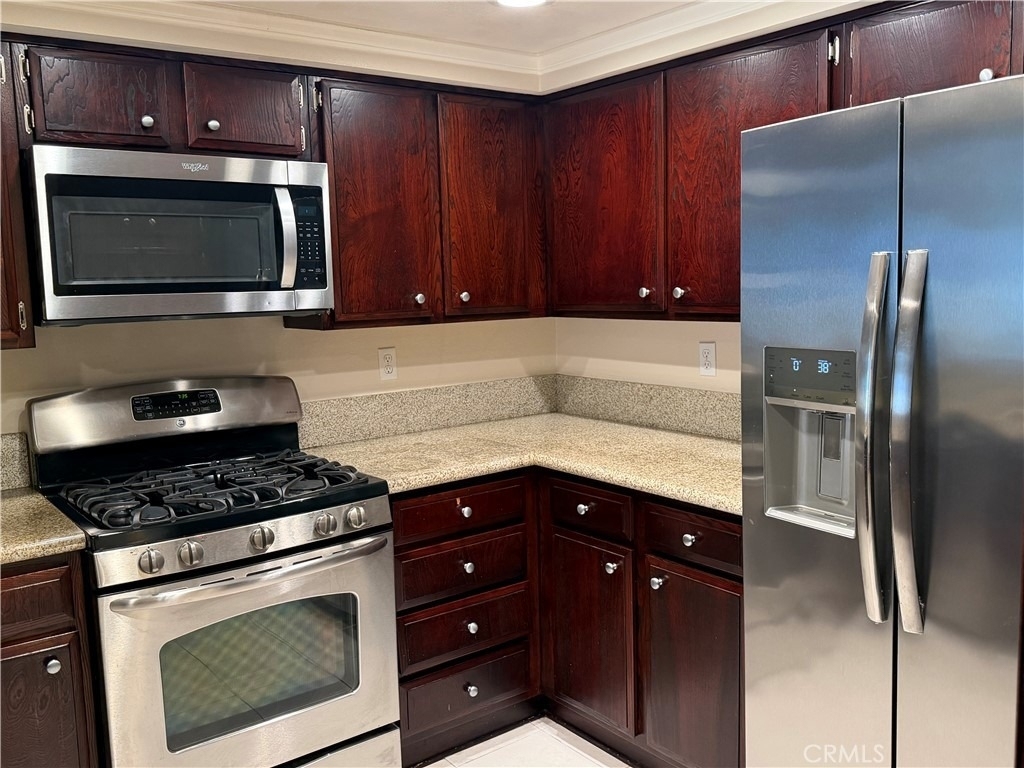280 Cagney - Photo 1