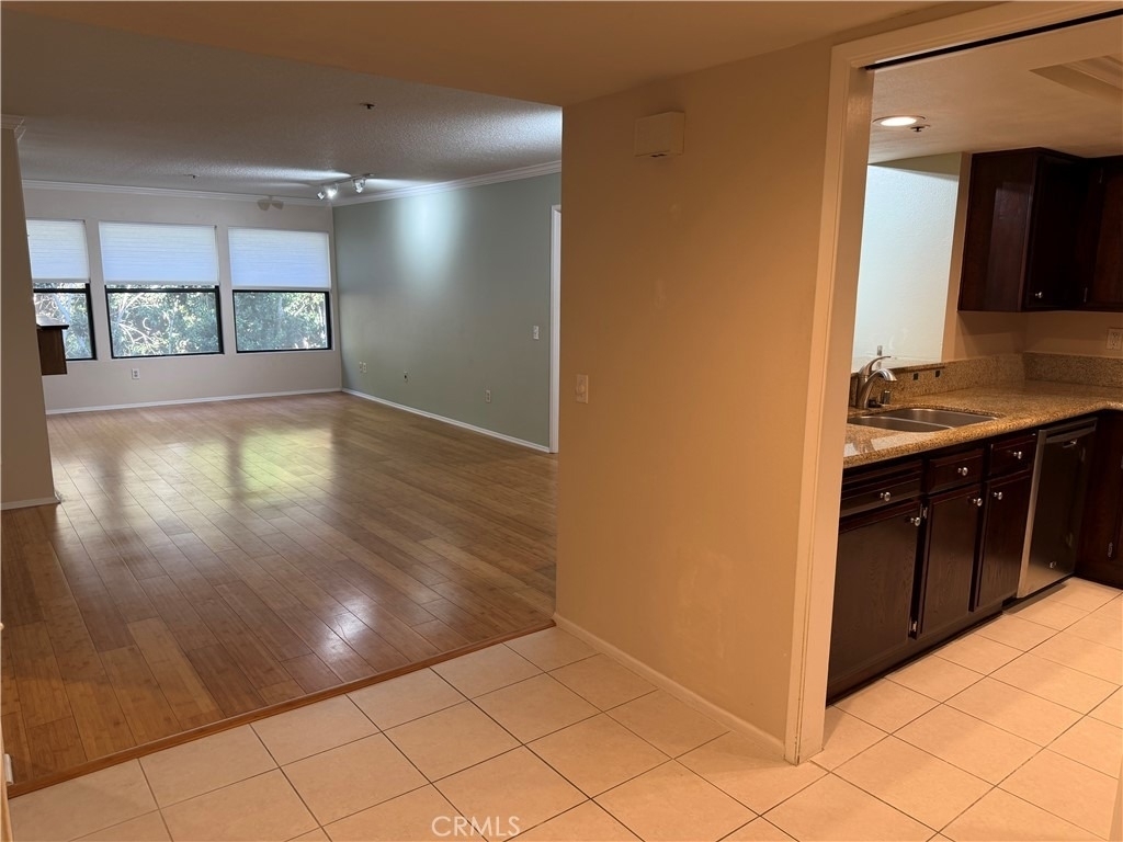 280 Cagney - Photo 14