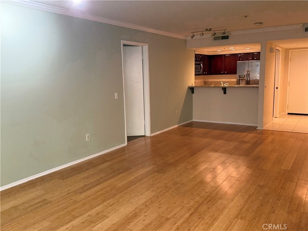 280 Cagney - Photo 4