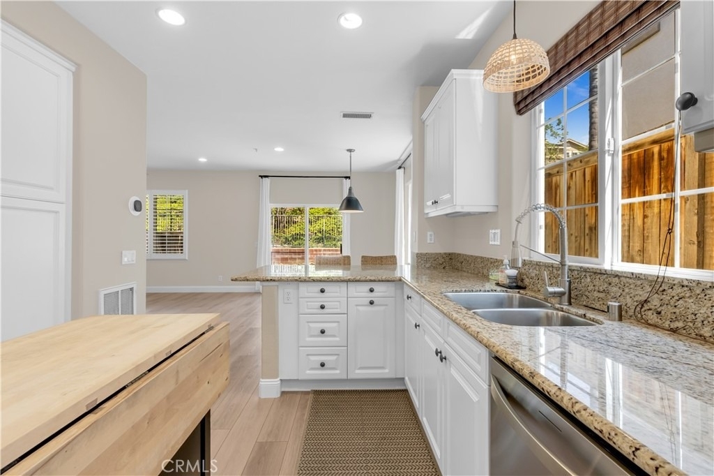 9 Fieldhouse - Photo 6