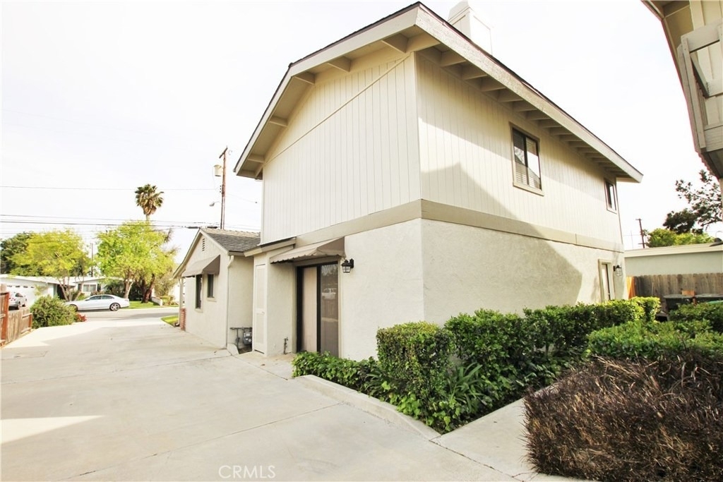 2383 Carlton Place - Photo 4