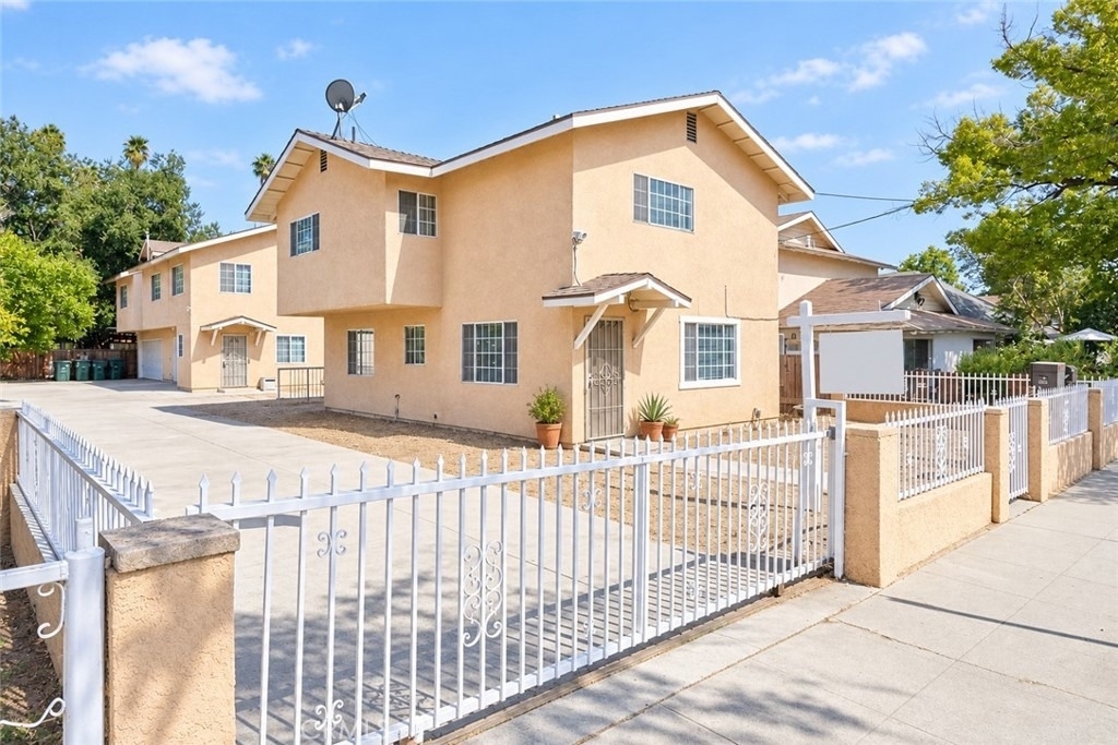 872 N Euclid Drive - Photo 1