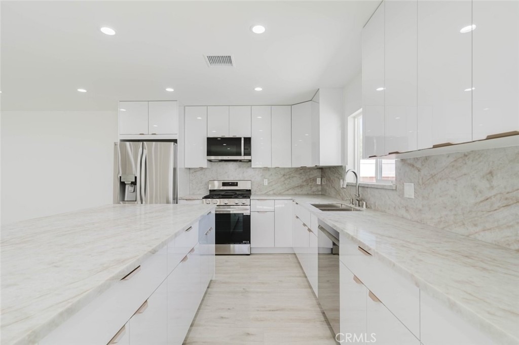 8310 Canterbury Avenue - Photo 2
