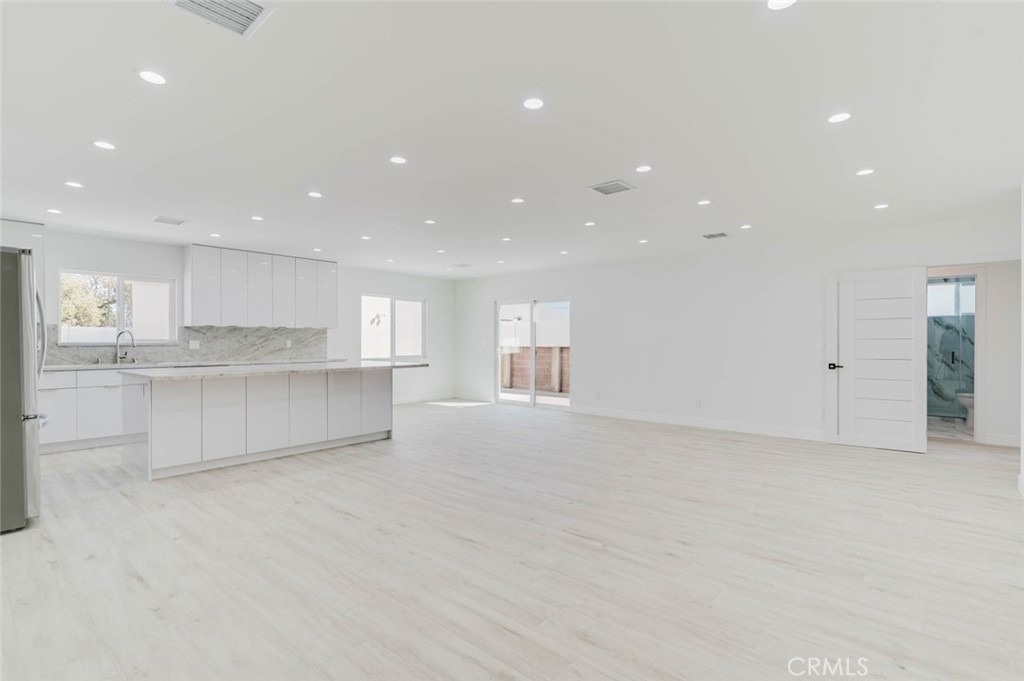 8310 Canterbury Avenue - Photo 7