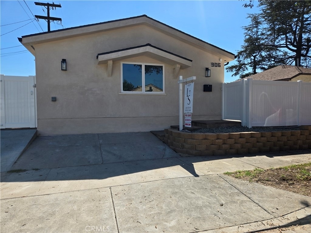 906 Estelle Avenue - Photo 1