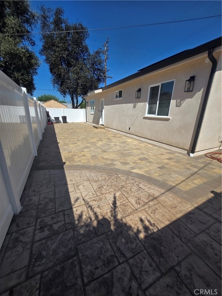 906 Estelle Avenue - Photo 2