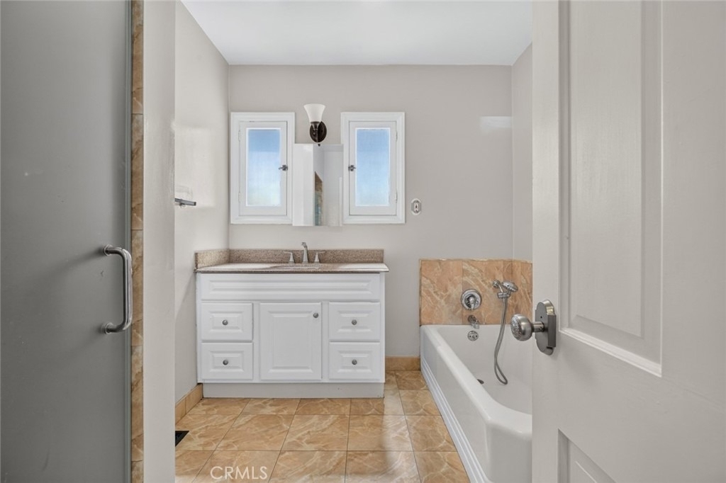 900 E Mountain - Photo 16