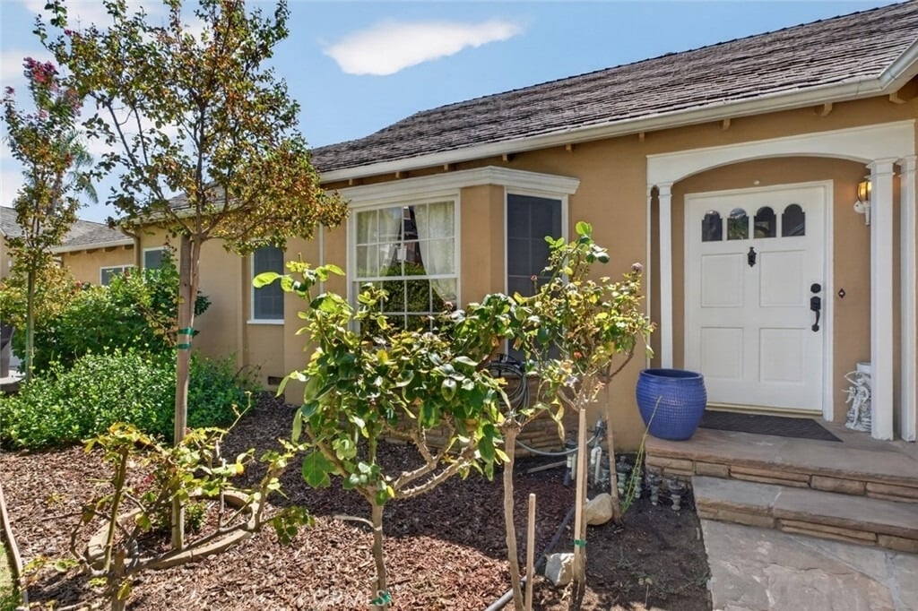 900 E Mountain - Photo 1