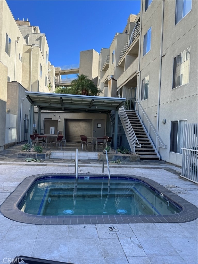 2905 Montrose Ave - Photo 22