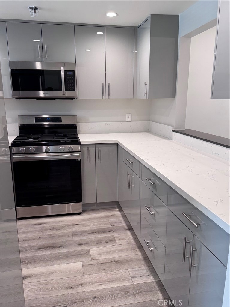 2905 Montrose Ave - Photo 33