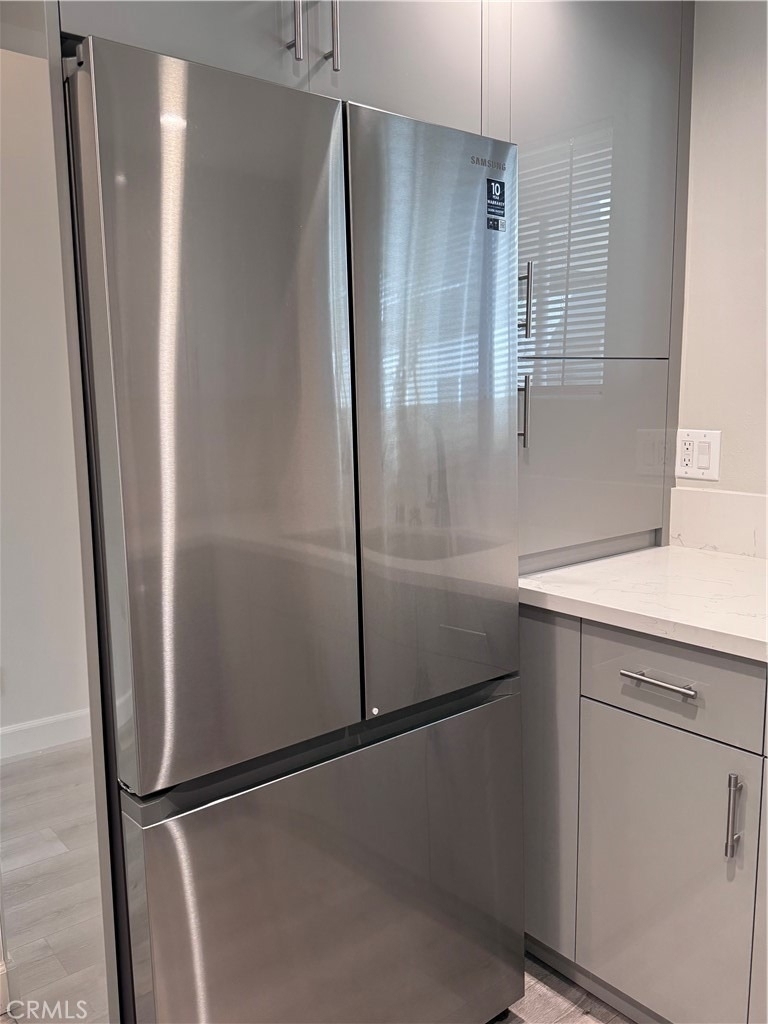 2905 Montrose Ave - Photo 4