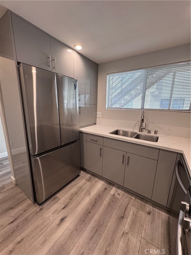 2905 Montrose Ave - Photo 5