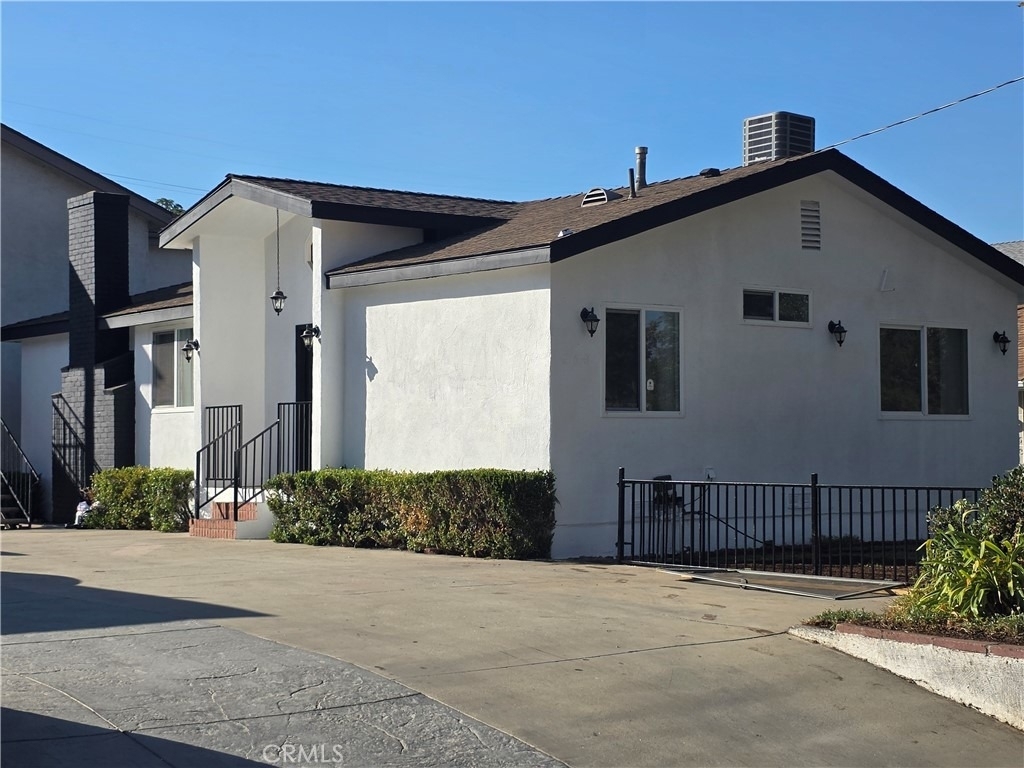 260 W Linden Avenue - Photo 1
