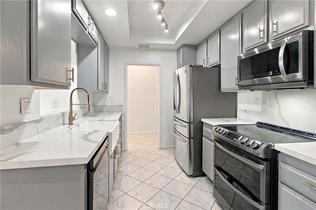 14115 Moorpark - Photo 3