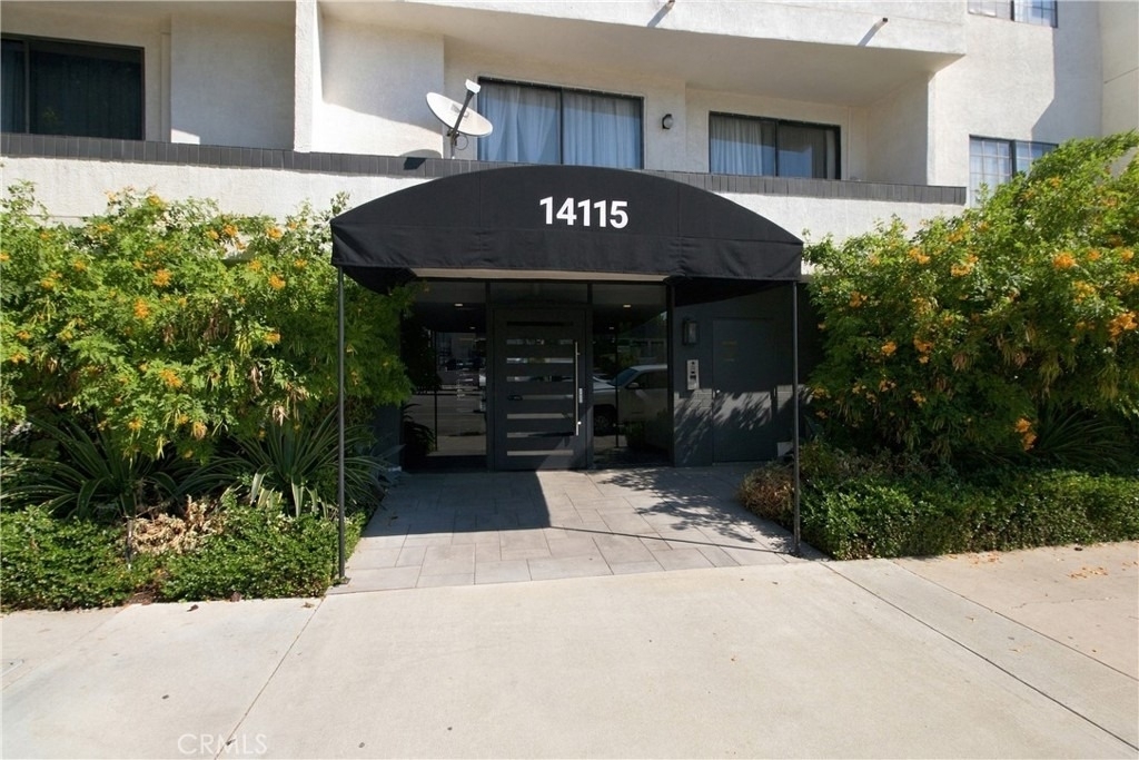 14115 Moorpark - Photo 1