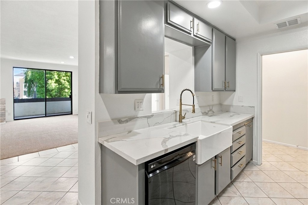 14115 Moorpark - Photo 4