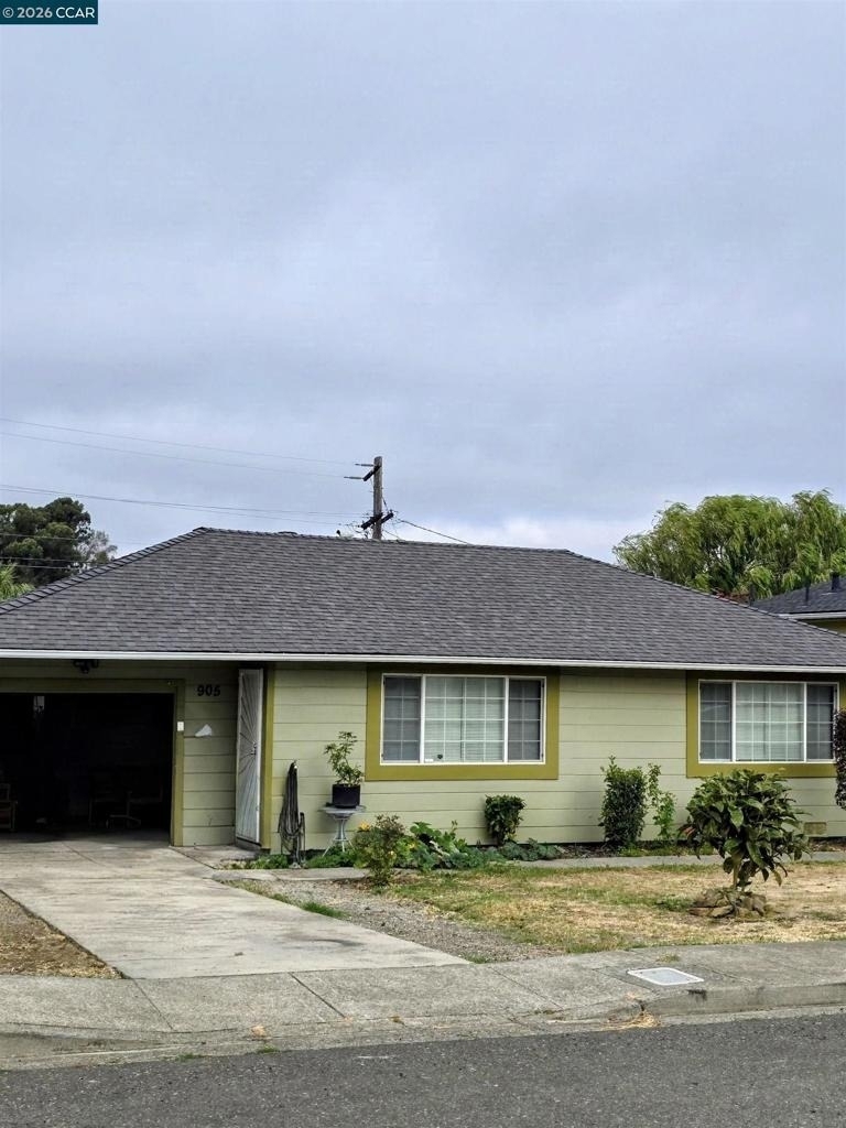 905 Pine St - Photo 0